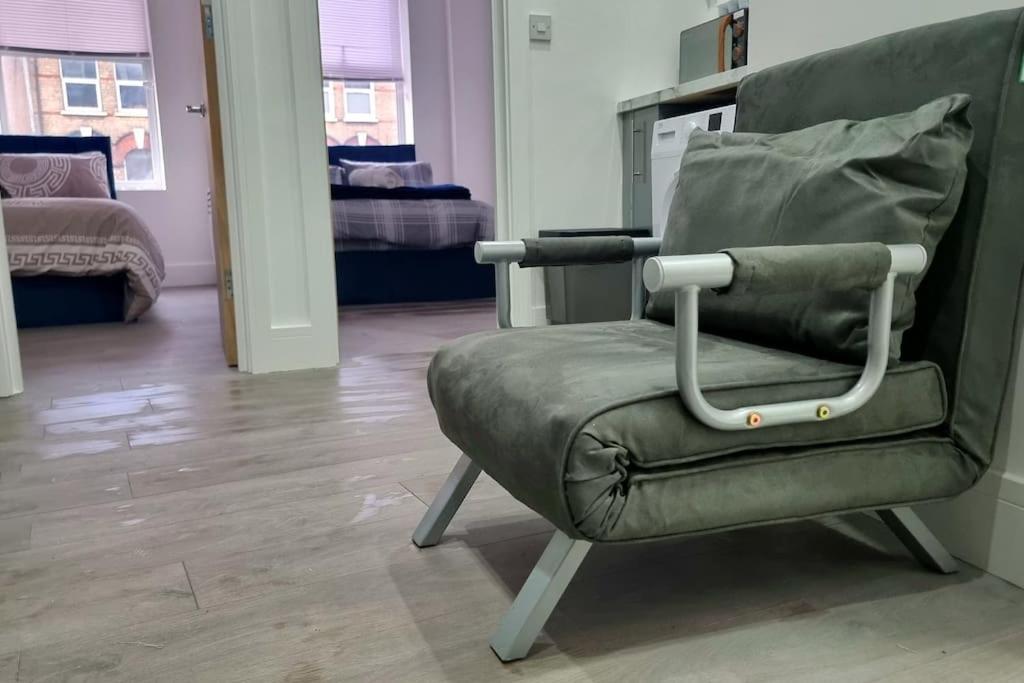 2 Bed Cosy Flat Close To Bus & Tube Station London Eksteriør bilde