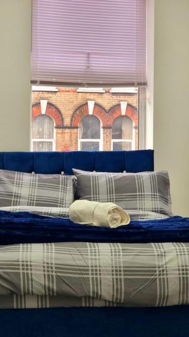2 Bed Cosy Flat Close To Bus & Tube Station London Eksteriør bilde