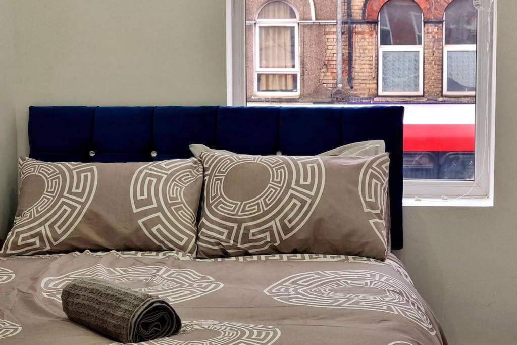 2 Bed Cosy Flat Close To Bus & Tube Station London Eksteriør bilde