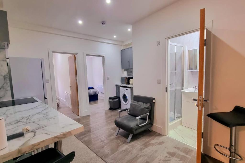 2 Bed Cosy Flat Close To Bus & Tube Station London Eksteriør bilde